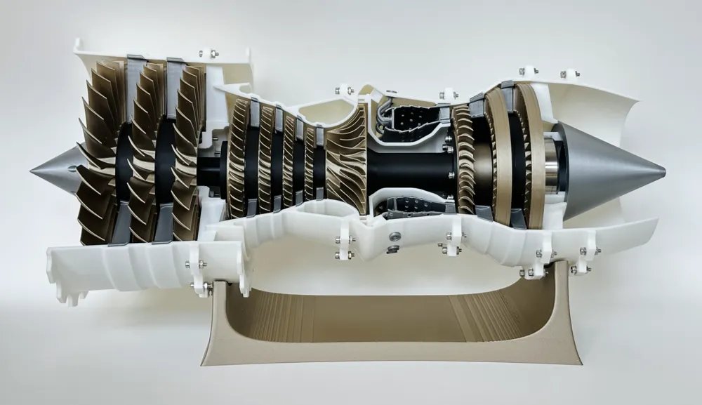 Side profile of the turbofan cutaway showing internal stages